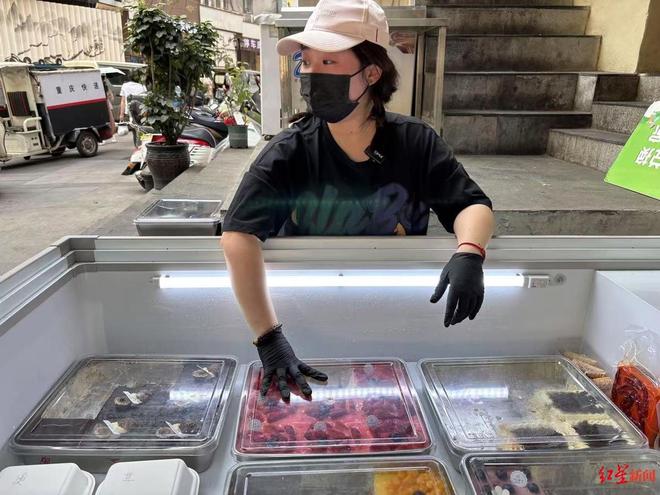 妈近况曝光！摆摊卖甜品想踏出重生第一步PG麻将胡了模拟器“重庆姐弟坠亡案”妈(图4)