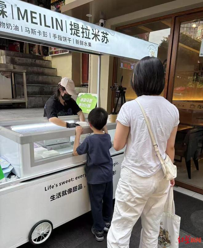 妈近况曝光！摆摊卖甜品想踏出重生第一步PG麻将胡了模拟器“重庆姐弟坠亡案”妈(图7)
