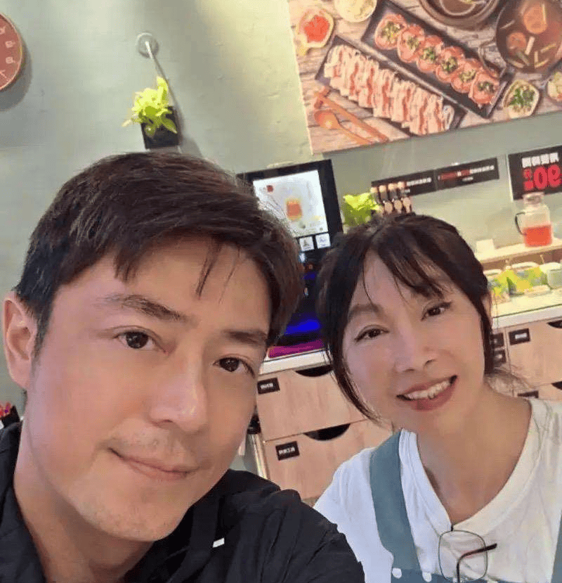 锅2盘菌菇1盘肉人均75元素颜发福长白发